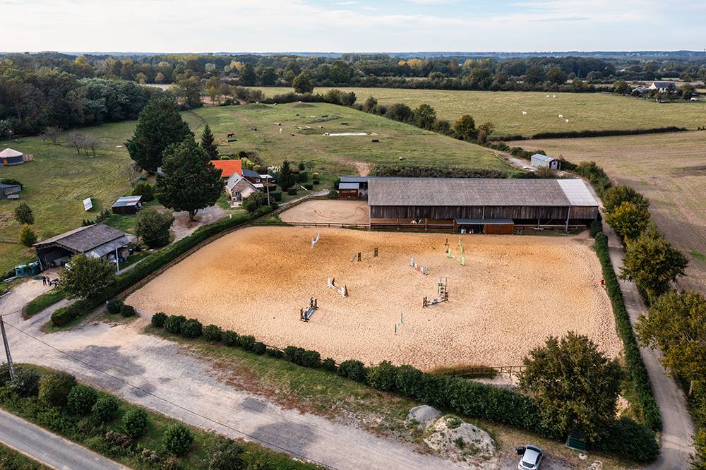 Centre-equestre-la-mairerie-installations (1) Centre-equestre-la-mairerie-installations (1)